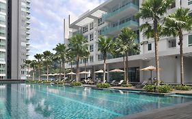 แลนสัน เพลซ บูกิต ซีลอน เซอร์วิส เรสซิเดนส์
